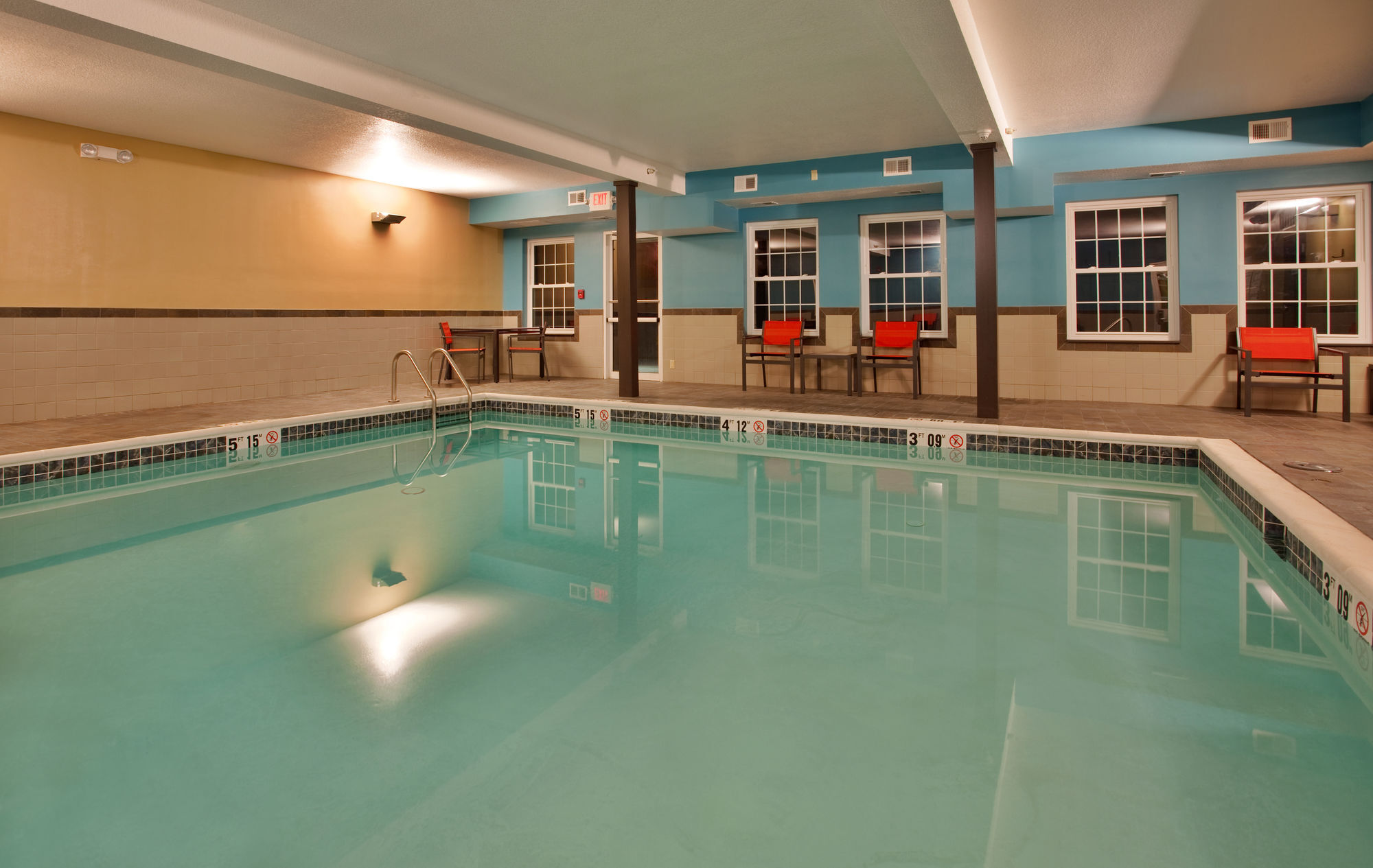 Holiday Inn Express Hotel & Suites North Kansas City By Ihg Exterior foto